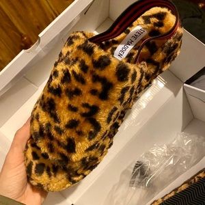 Steve Madden fuzz leopard slippers SIZE 6 NEW